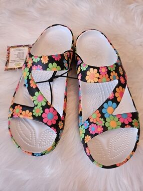 NWT Dawgs x Loudmouth Women’s Z Sandal - Retro Floral Daisy Print - Size 8